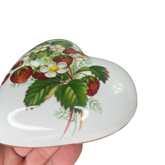 Vgt Hammersley Heart Shaped Hand-painted Bone China Trinket Box Strawberries - Picture 10 of 14